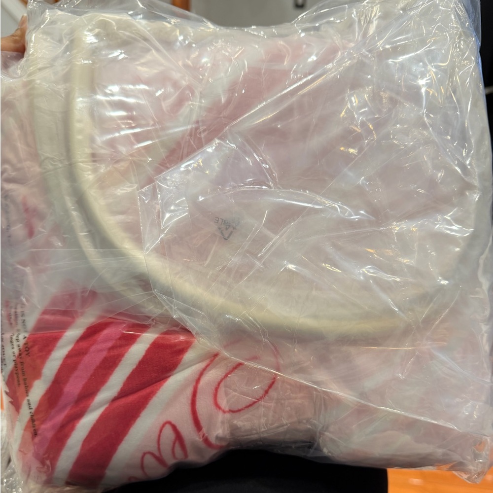 New Victoria's Secret White Tote and Pink Sherpa Blanket Set Limited Edition - Picture 6 of 6